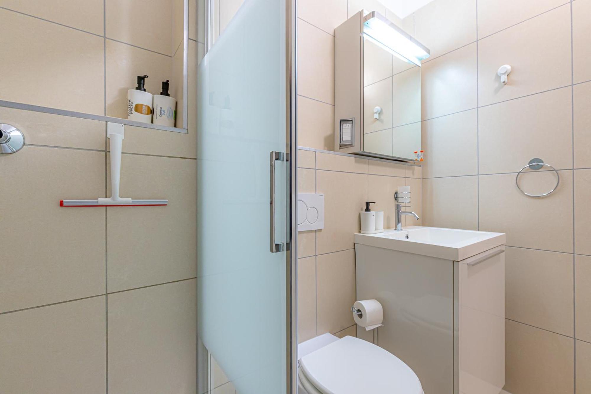 Apartment Station With Free Parking *